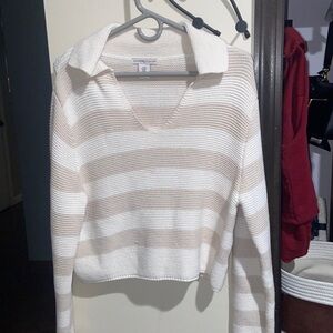 Fall sweater in great condition, looks brand new